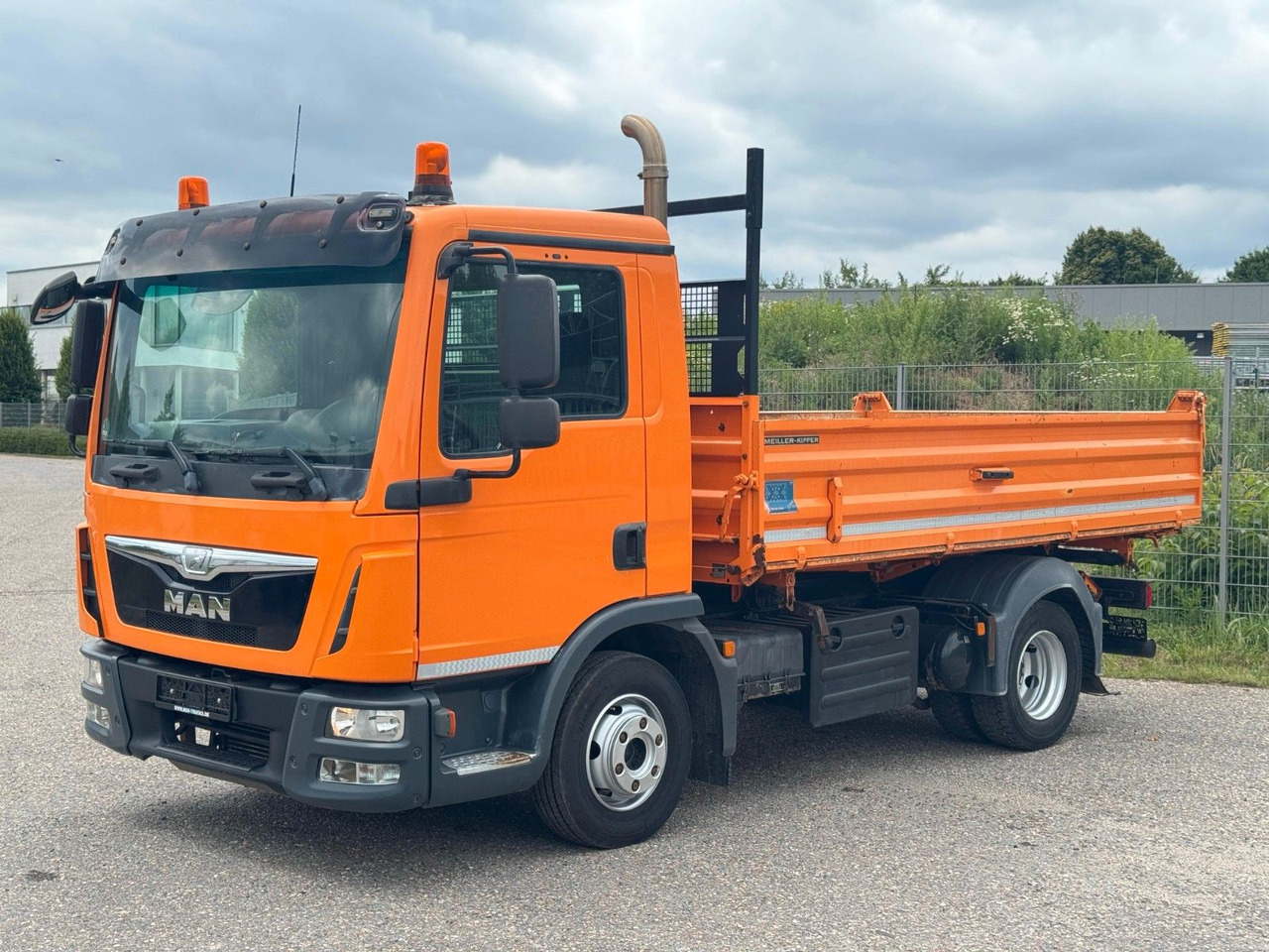 MAN 8.220 4x2 Meiller 3S. Kipper | Sperrdiff. | AHK - شاحنة قلاب: صورة 2 MAN 8.220 4x2 Meiller 3S. Kipper | Sperrdiff. | AHK - شاحنة قلاب: صورة 2