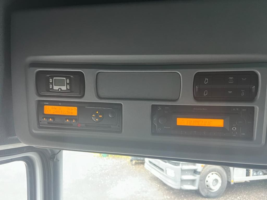 Mercedes-Benz 1324 4X2 Koffer Plane 6 to. Hebebühne Mercedes-Benz 1324 4X2 Koffer Plane 6 to. Hebebühne - شاحنة ستارة: صورة 5 Mercedes-Benz 1324 4X2 Koffer Plane 6 to. Hebebühne Mercedes-Benz 1324 4X2 Koffer Plane 6 to. Hebebühne - شاحنة ستارة: صورة 5