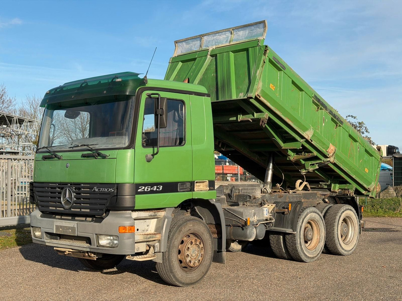 Mercedes-Benz 2643 6x4 Meiller 3S. Kipper Bordmatik | Blatt/Bl - شاحنة قلاب: صورة 1 Mercedes-Benz 2643 6x4 Meiller 3S. Kipper Bordmatik | Blatt/Bl - شاحنة قلاب: صورة 1