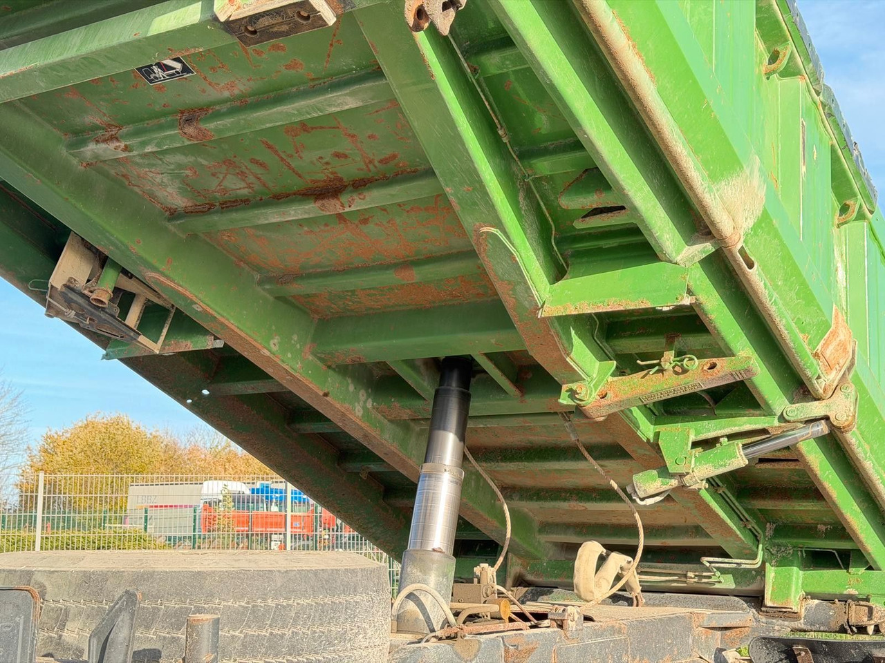 شاحنة قلاب Mercedes-Benz 2643 6x4 Meiller 3S. Kipper Bordmatik | Blatt/Bl: صورة 9 شاحنة قلاب Mercedes-Benz 2643 6x4 Meiller 3S. Kipper Bordmatik | Blatt/Bl: صورة 9