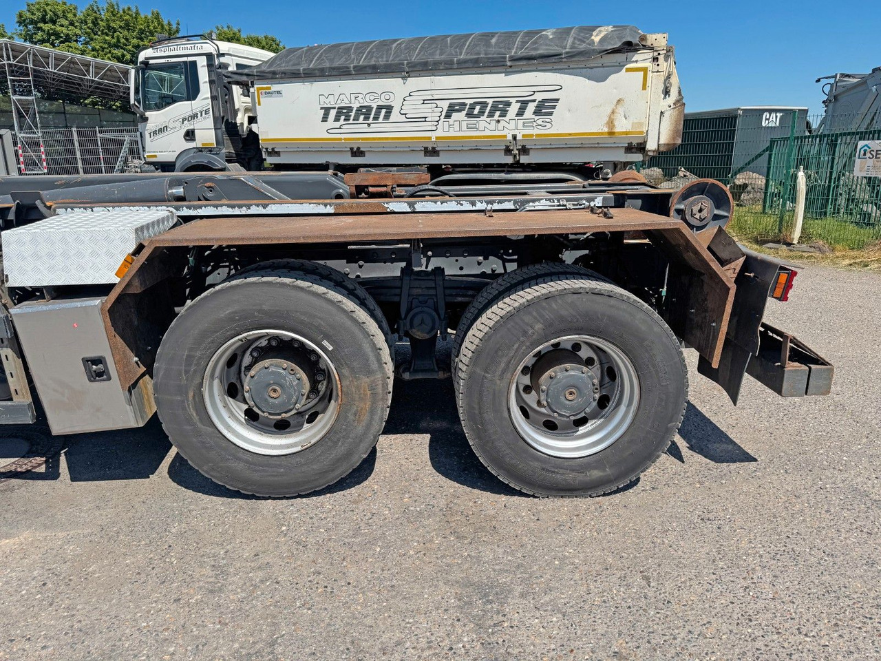 Mercedes-Benz 2644 6X4 VDL Abroller mit 3,90 Radstand Blatt BL - شاحنة ذات خطاف: صورة 5 Mercedes-Benz 2644 6X4 VDL Abroller mit 3,90 Radstand Blatt BL - شاحنة ذات خطاف: صورة 5