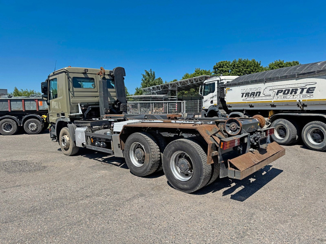 Mercedes-Benz 2644 6X4 VDL Abroller mit 3,90 Radstand Blatt BL - شاحنة ذات خطاف: صورة 1 Mercedes-Benz 2644 6X4 VDL Abroller mit 3,90 Radstand Blatt BL - شاحنة ذات خطاف: صورة 1