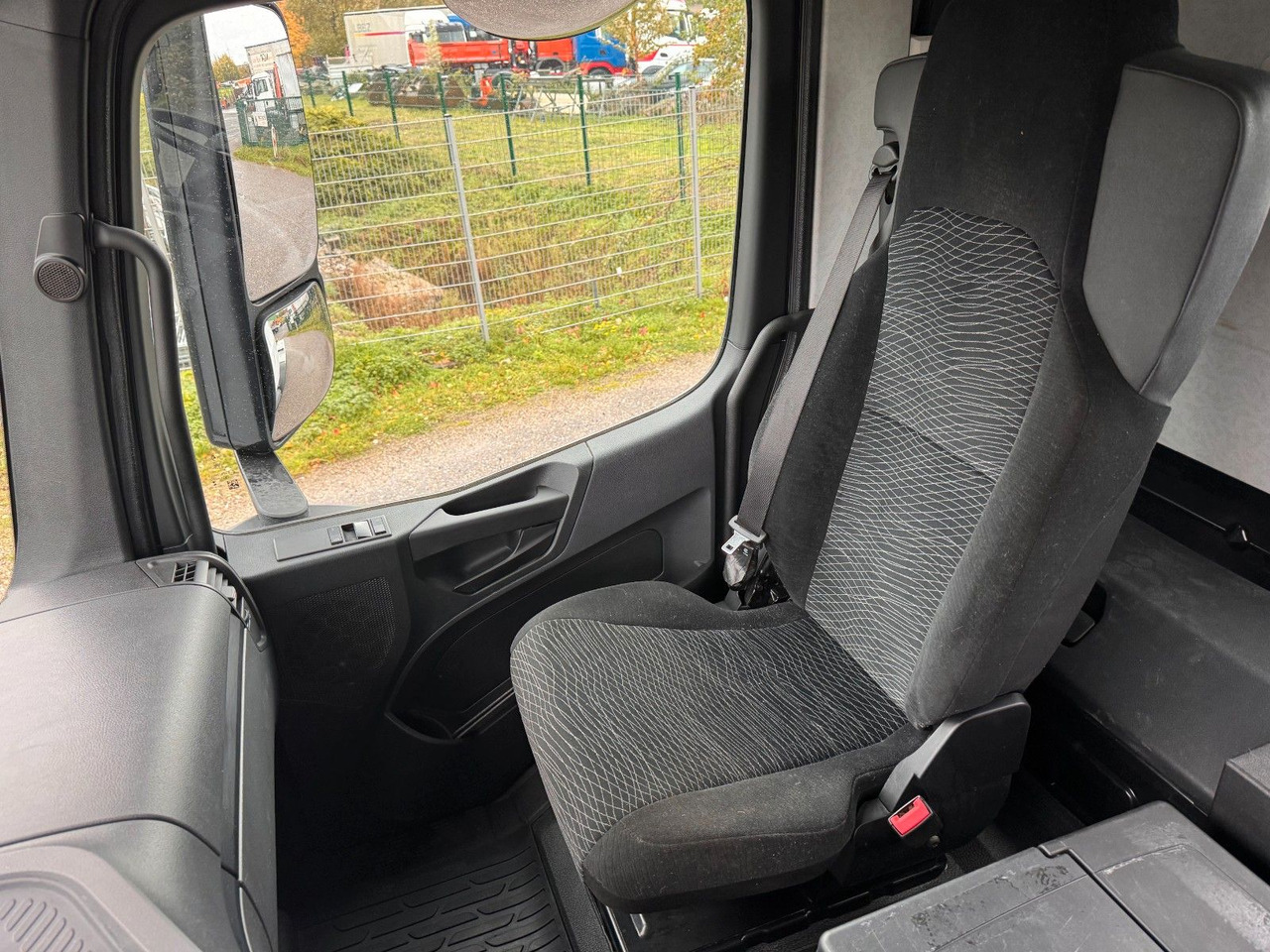 Mercedes-Benz 3748 8X4 Meiller Abroller mit Funk Top Zustand - شاحنة ذات خطاف: صورة 5 Mercedes-Benz 3748 8X4 Meiller Abroller mit Funk Top Zustand - شاحنة ذات خطاف: صورة 5