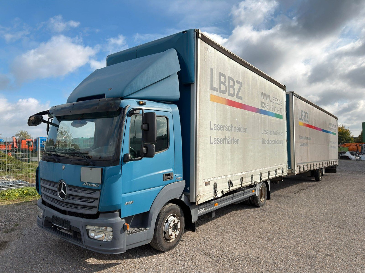 Mercedes-Benz 818 4X2 Pritsche & Plane & Tang Pritsche & Plane Mercedes-Benz 818 4X2 Pritsche & Plane & Tang Pritsche & Plane - شاحنة ستارة جانبية: صورة 1 Mercedes-Benz 818 4X2 Pritsche & Plane & Tang Pritsche & Plane Mercedes-Benz 818 4X2 Pritsche & Plane & Tang Pritsche & Plane - شاحنة ستارة جانبية: صورة 1