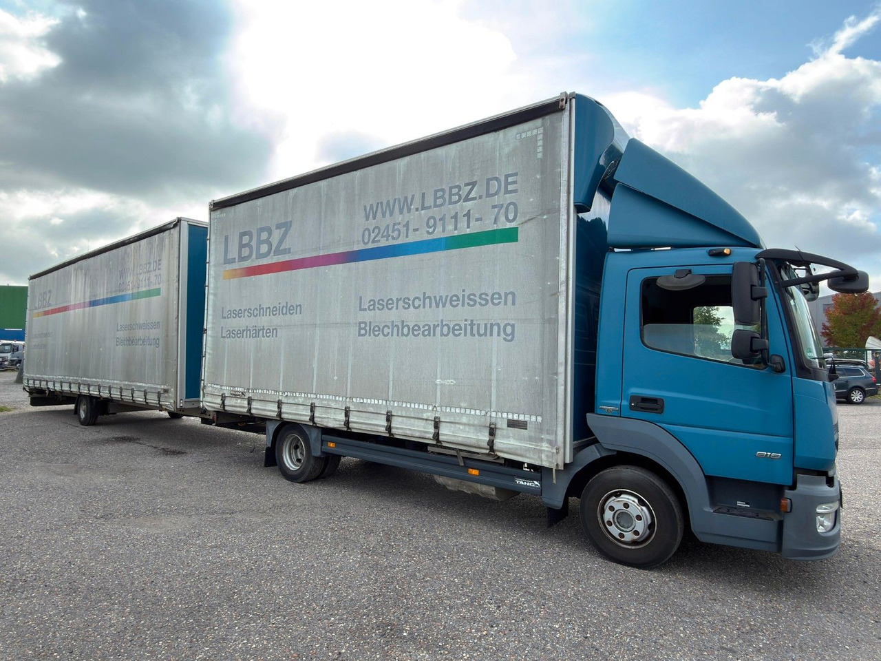 Mercedes-Benz 818 4X2 Pritsche & Plane & Tang Pritsche & Plane Mercedes-Benz 818 4X2 Pritsche & Plane & Tang Pritsche & Plane - شاحنة ستارة جانبية: صورة 5 Mercedes-Benz 818 4X2 Pritsche & Plane & Tang Pritsche & Plane Mercedes-Benz 818 4X2 Pritsche & Plane & Tang Pritsche & Plane - شاحنة ستارة جانبية: صورة 5