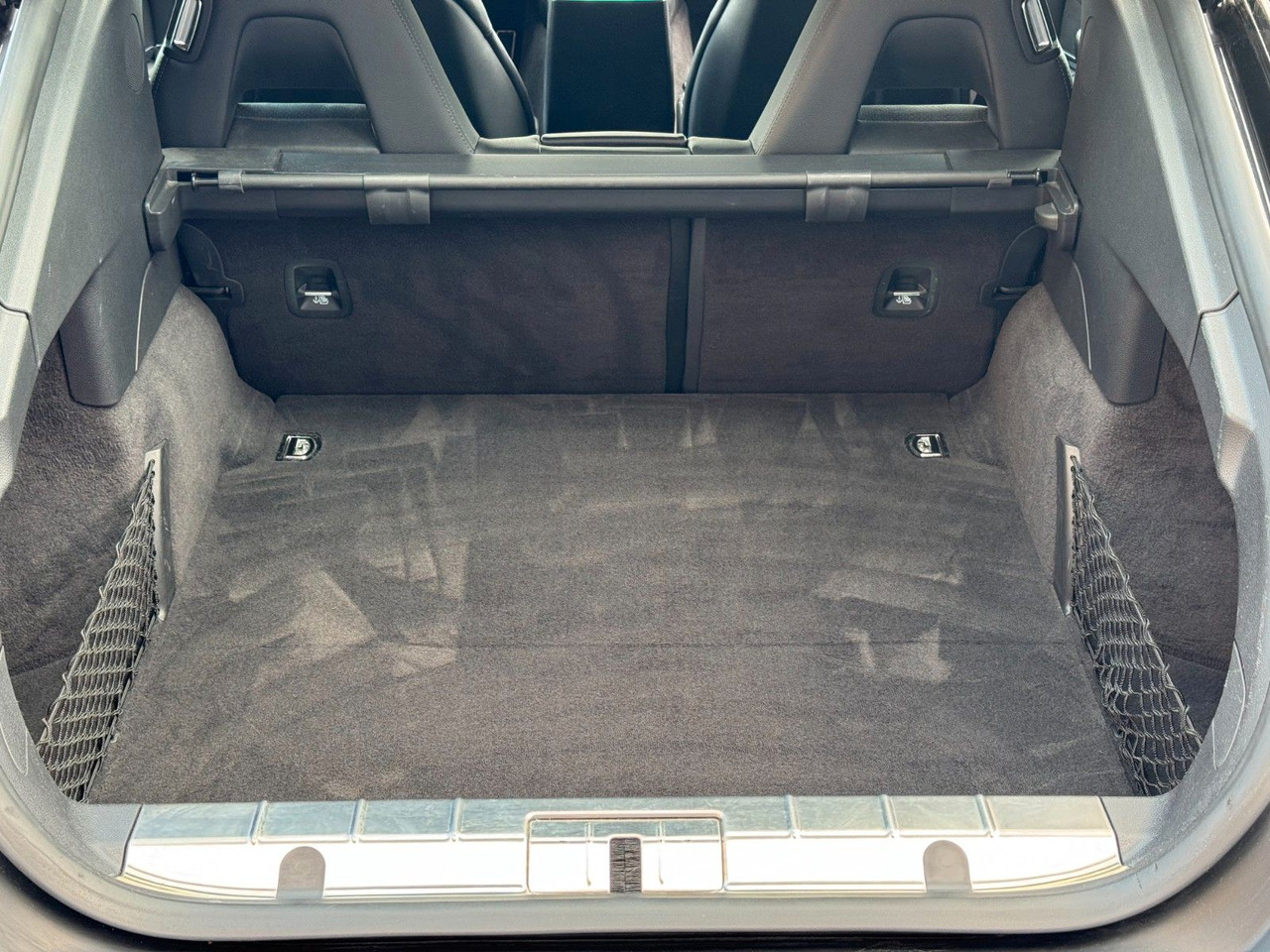 Porsche Diesel Edition 300 PS Kratzer an Kotflügel - سيدان: صورة 5 Porsche Diesel Edition 300 PS Kratzer an Kotflügel - سيدان: صورة 5