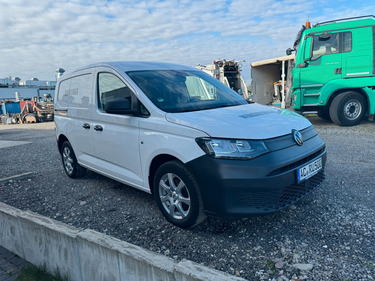 Volkswagen Caddy Cargo Basis 2,0 TDI Klima Radio touch - سيارة: صورة 1 Volkswagen Caddy Cargo Basis 2,0 TDI Klima Radio touch - سيارة: صورة 1