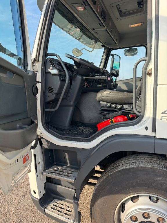 Volvo FM 410 6X2 Kühlkoffer mit Carrier Diesel & Strom Volvo FM 410 6X2 Kühlkoffer mit Carrier Diesel & Strom - شاحنة الفريزر: صورة 4 Volvo FM 410 6X2 Kühlkoffer mit Carrier Diesel & Strom Volvo FM 410 6X2 Kühlkoffer mit Carrier Diesel & Strom - شاحنة الفريزر: صورة 4