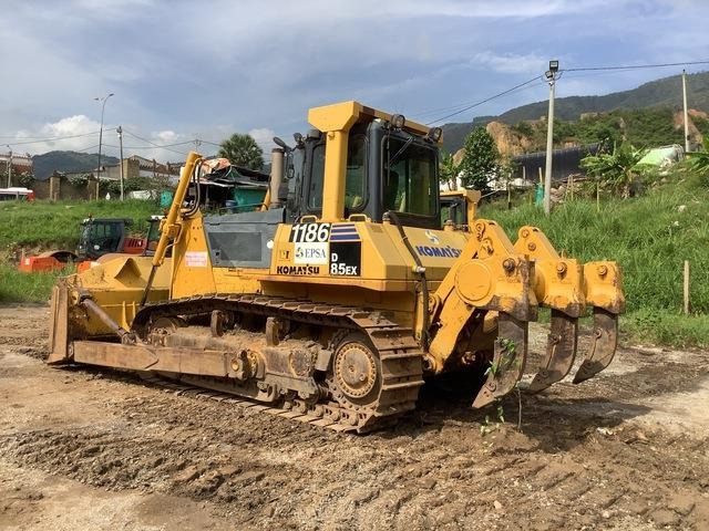 Komatsu D85EX-15 - جرافة: صورة 2 Komatsu D85EX-15 - جرافة: صورة 2
