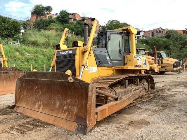 Komatsu D85EX-15 - جرافة: صورة 1 Komatsu D85EX-15 - جرافة: صورة 1