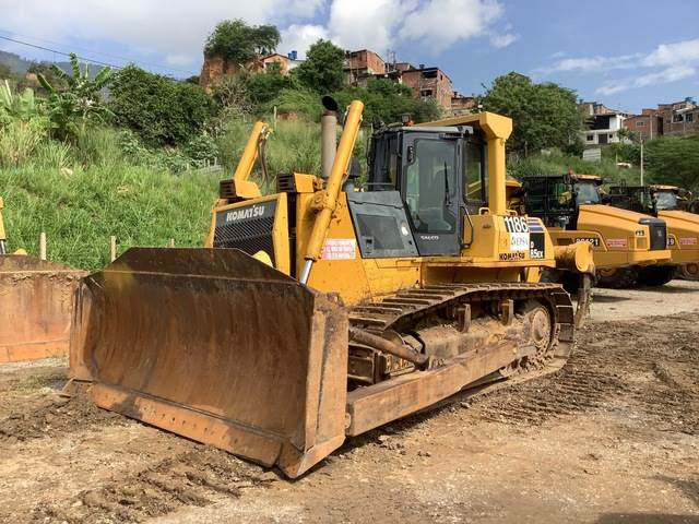 Komatsu D85EX-15 - جرافة: صورة 1 Komatsu D85EX-15 - جرافة: صورة 1