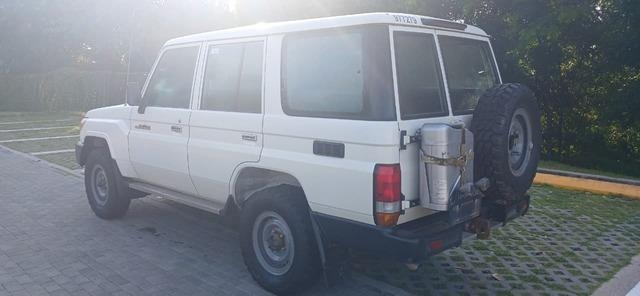 Toyota Land Cruiser 76 - سيارة: صورة 2 Toyota Land Cruiser 76 - سيارة: صورة 2