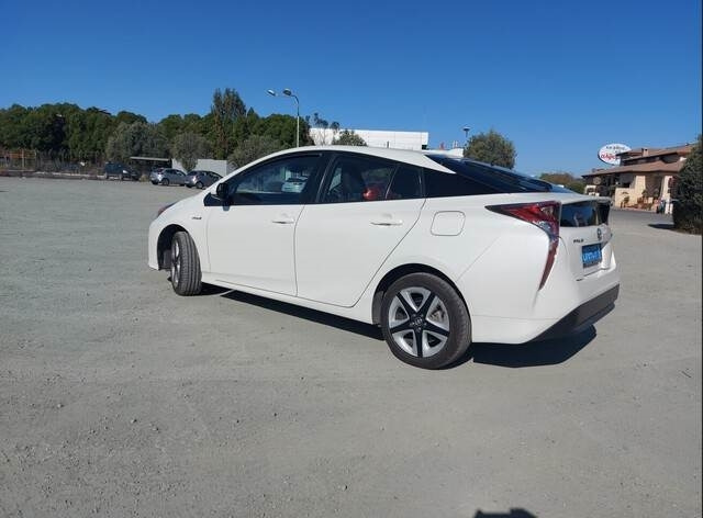Toyota Prius Hybrid - سيارة: صورة 2 Toyota Prius Hybrid - سيارة: صورة 2