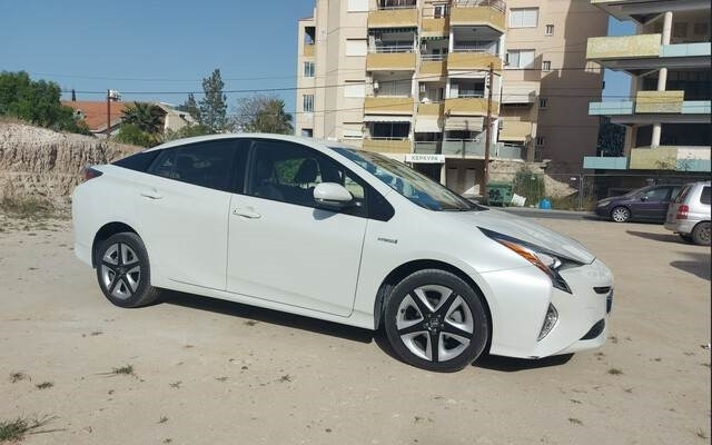 Toyota Prius Hybrid - سيارة: صورة 4 Toyota Prius Hybrid - سيارة: صورة 4