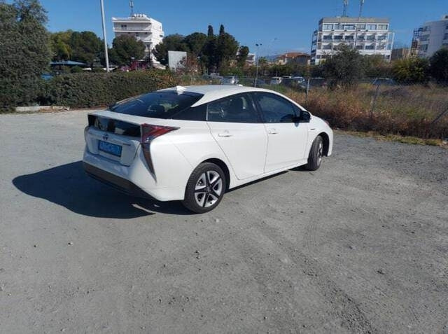 Toyota Prius Hybrid - سيارة: صورة 3 Toyota Prius Hybrid - سيارة: صورة 3