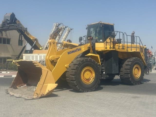 Komatsu WA600-6R - اللودر بعجل: صورة 1 Komatsu WA600-6R - اللودر بعجل: صورة 1
