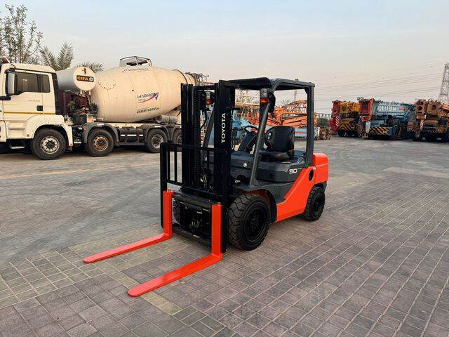 Toyota 62-8FD30 - رافعة شوكية ديزل: صورة 1 Toyota 62-8FD30 - رافعة شوكية ديزل: صورة 1