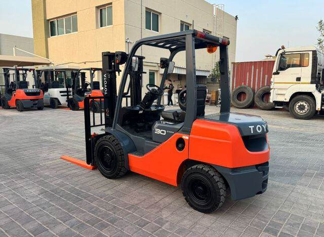 Toyota 62-8FD30 - رافعة شوكية ديزل: صورة 2 Toyota 62-8FD30 - رافعة شوكية ديزل: صورة 2