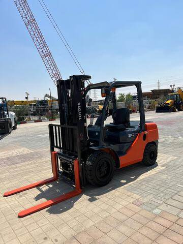 Toyota 62-8FD30 - رافعة شوكية ديزل: صورة 2 Toyota 62-8FD30 - رافعة شوكية ديزل: صورة 2