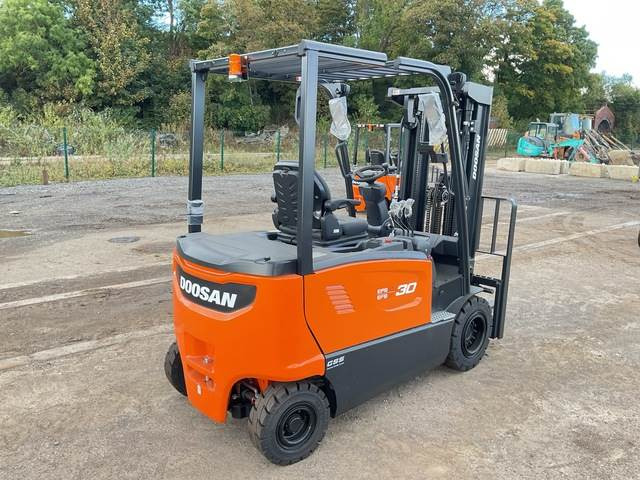 Doosan B30X-7 PLUS - رافعة شوكية كهربائية: صورة 3 Doosan B30X-7 PLUS - رافعة شوكية كهربائية: صورة 3