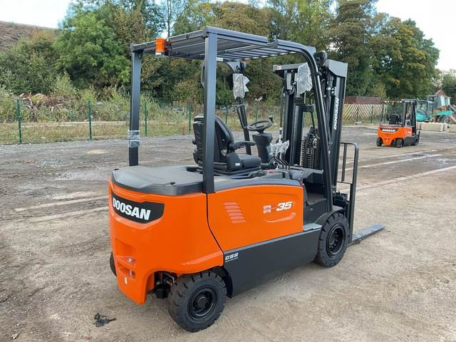 Doosan B35X-7 PLUS - رافعة شوكية كهربائية: صورة 3 Doosan B35X-7 PLUS - رافعة شوكية كهربائية: صورة 3
