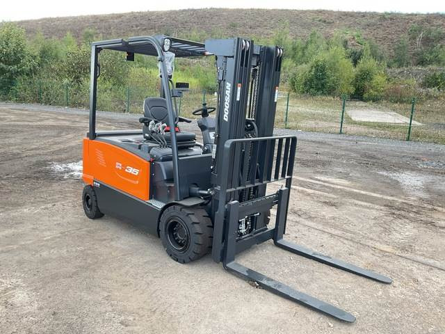Doosan B35X-7 PLUS - رافعة شوكية كهربائية: صورة 4 Doosan B35X-7 PLUS - رافعة شوكية كهربائية: صورة 4