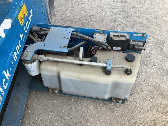 رافعة هيدروليكية مقصية Genie GS4047: صورة 9