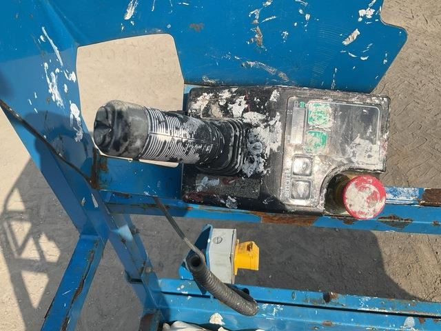 رافعة هيدروليكية مقصية Genie GS4047: صورة 8