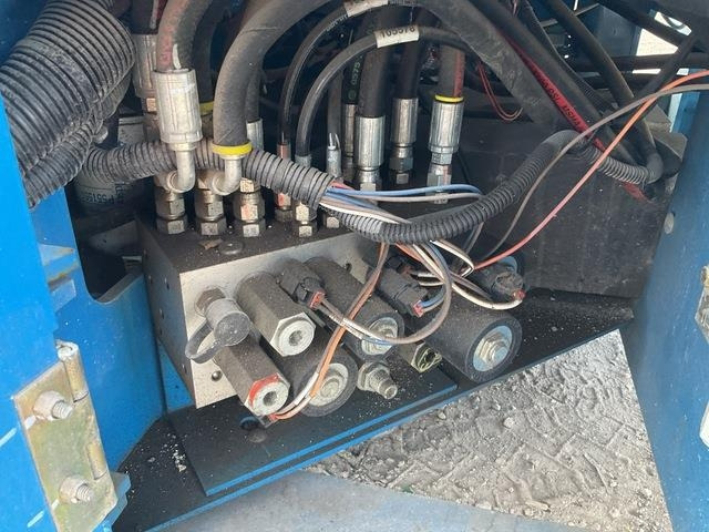 رافعة هيدروليكية مقصية Genie GS4047: صورة 11