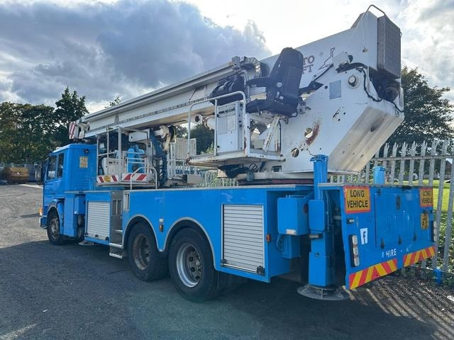 Scania P113ML - منصة تلسكوبية محمولة على شاحنة: صورة 2 Scania P113ML - منصة تلسكوبية محمولة على شاحنة: صورة 2