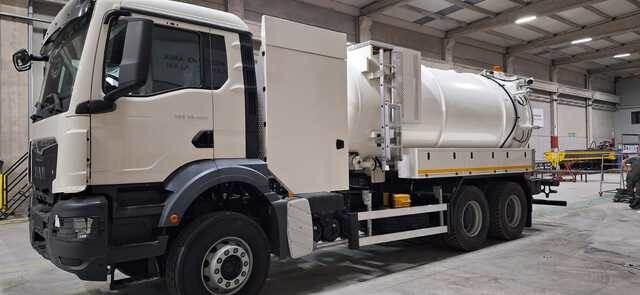 MAN TGS 33.400 Jetter - شاحنة الشفط: صورة 1 MAN TGS 33.400 Jetter - شاحنة الشفط: صورة 1