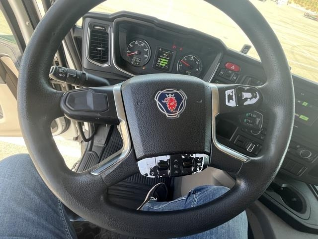 وحدة جر Scania P410: صورة 20