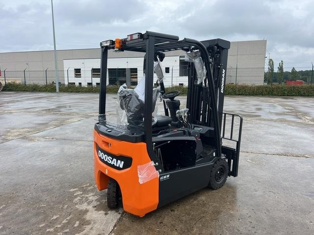 Doosan B15T-7 PLUS - رافعة شوكية كهربائية: صورة 3 Doosan B15T-7 PLUS - رافعة شوكية كهربائية: صورة 3