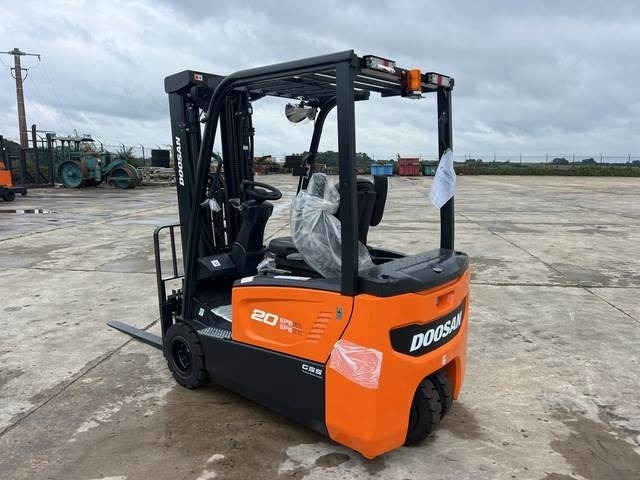 Doosan B20T-7 PLUS - رافعة شوكية كهربائية: صورة 2 Doosan B20T-7 PLUS - رافعة شوكية كهربائية: صورة 2