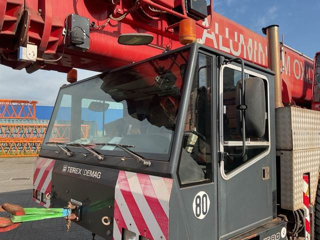 رافعة لجميع التضاريس Terex Demag AC80-1: صورة 13