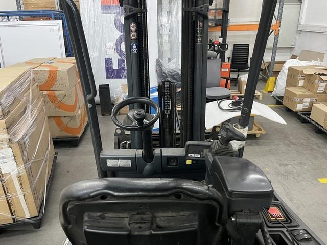 Yale ERP10RCF V2092 - رافعة شوكية كهربائية: صورة 3 Yale ERP10RCF V2092 - رافعة شوكية كهربائية: صورة 3