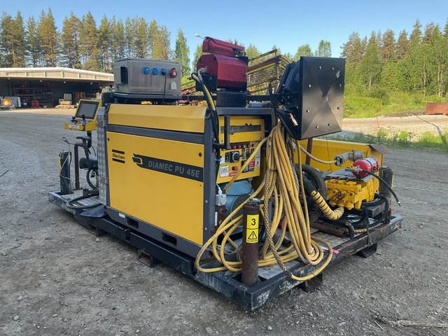 Atlas Copco Diamec U4 - برج الحفر: صورة 2 Atlas Copco Diamec U4 - برج الحفر: صورة 2