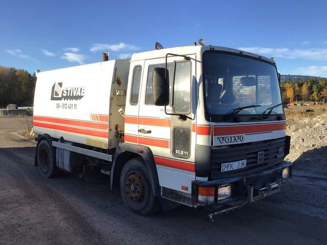 Volvo FL611 - سياره كنس شوارع: صورة 4 Volvo FL611 - سياره كنس شوارع: صورة 4