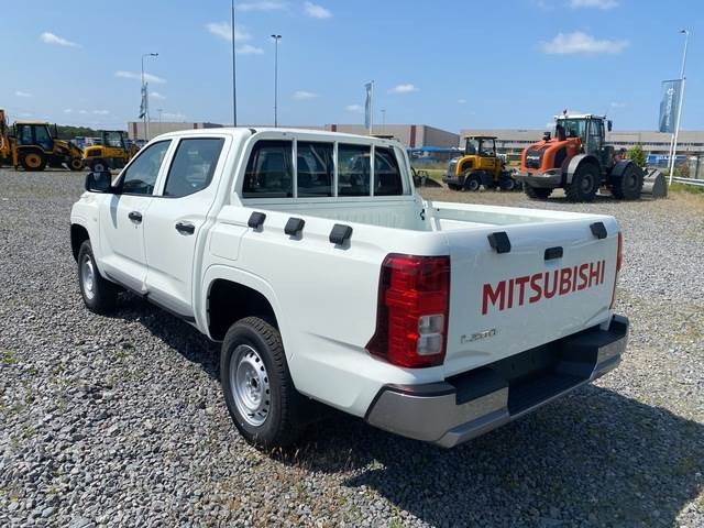 Mitsubishi L200 - شاحنة التوصيل: صورة 2 Mitsubishi L200 - شاحنة التوصيل: صورة 2