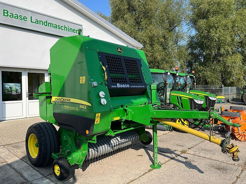 John Deere 842 HiFlow - مكنة: صورة 1 John Deere 842 HiFlow - مكنة: صورة 1