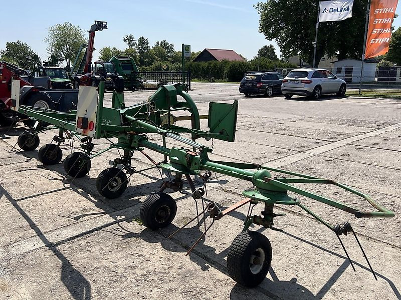 Kuhn GF 630 1MH - John Deere - آلة تيبيس العشب/ آلة جمع العشب: صورة 4 Kuhn GF 630 1MH - John Deere - آلة تيبيس العشب/ آلة جمع العشب: صورة 4