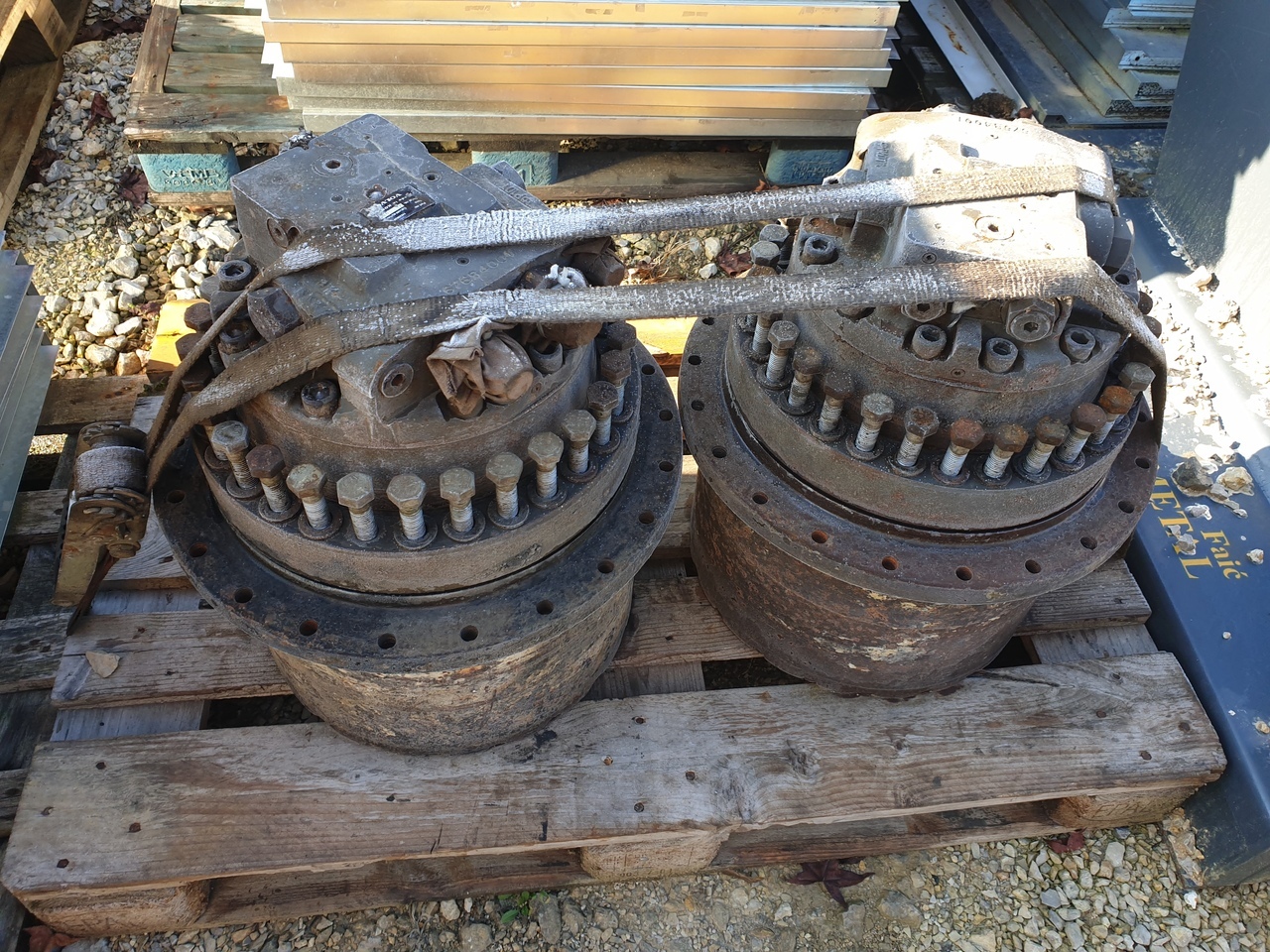 Volvo EC210C 14528930 - محرك السفر - حفارة: صورة 1 Volvo EC210C 14528930 - محرك السفر - حفارة: صورة 1