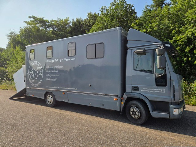 IVECO 75E - شاحنة نقل المواشي: صورة 2 IVECO 75E - شاحنة نقل المواشي: صورة 2