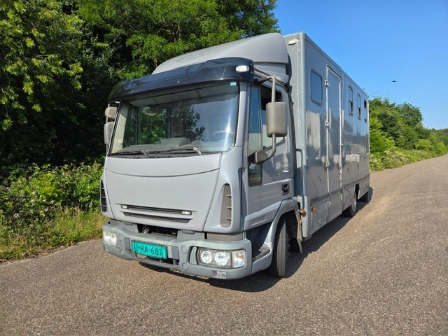 IVECO 75E - شاحنة نقل المواشي: صورة 1 IVECO 75E - شاحنة نقل المواشي: صورة 1