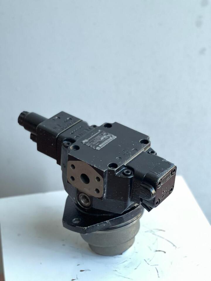 Kässbohrer Geländefahrzeug AG 8.047.232.000.0 - محرك هيدروليكي - آلات البناء: صورة 2 Kässbohrer Geländefahrzeug AG 8.047.232.000.0 - محرك هيدروليكي - آلات البناء: صورة 2