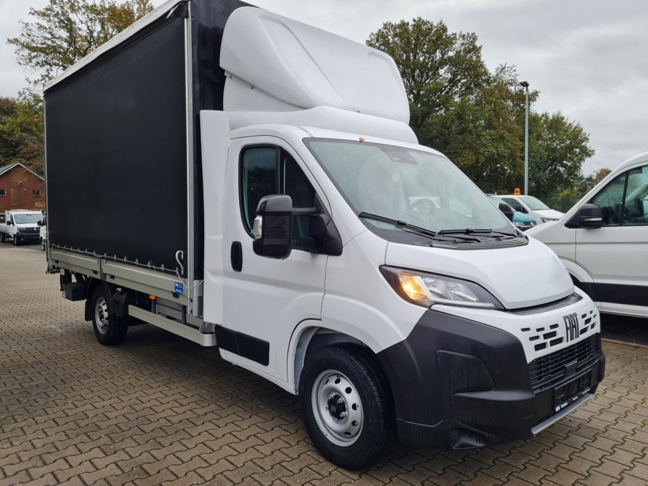 Fiat Ducato 35 Maxi Pritsche 2x Schiebeplane LBW LUFTFEDER - شاحنة ستارة جانبية: صورة 4 Fiat Ducato 35 Maxi Pritsche 2x Schiebeplane LBW LUFTFEDER - شاحنة ستارة جانبية: صورة 4