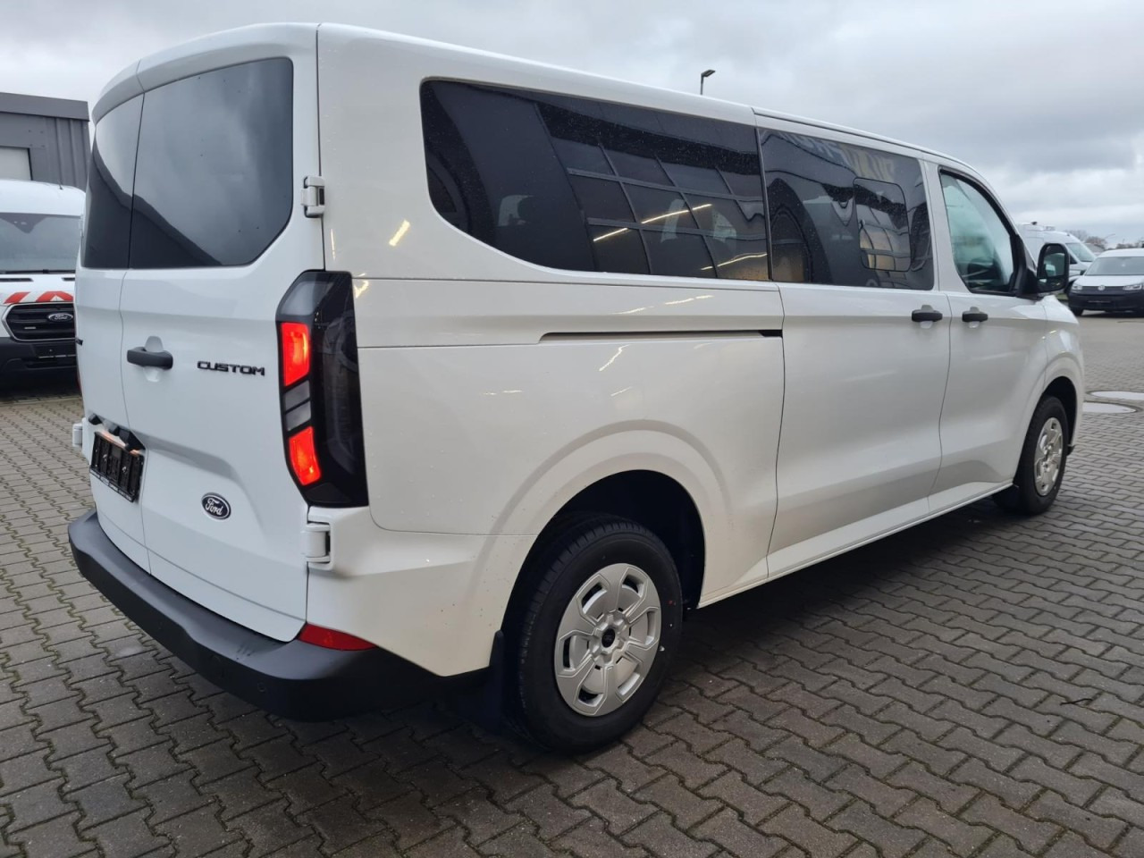 Ford Ford Transit Custom Kombi 320 L2 Trend 9 Sitze KAMERA - حافلة صغيرة, ميكروباص: صورة 4 Ford Ford Transit Custom Kombi 320 L2 Trend 9 Sitze KAMERA - حافلة صغيرة, ميكروباص: صورة 4