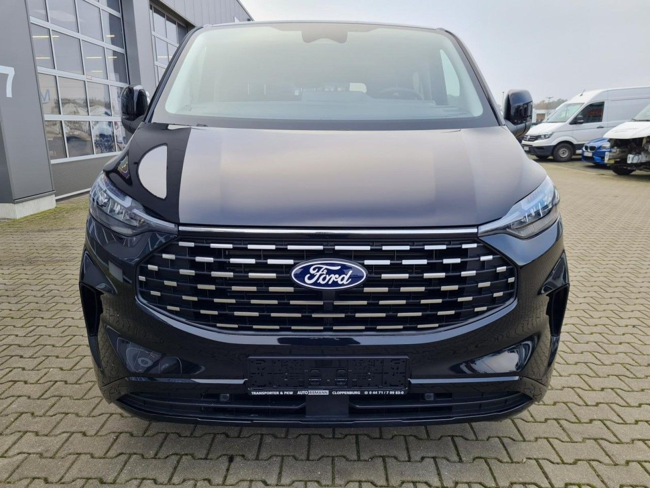 Ford Tourneo Custom 320 L2 Titanium 9 Sitze STANDHZ - ميكروباص: صورة 2 Ford Tourneo Custom 320 L2 Titanium 9 Sitze STANDHZ - ميكروباص: صورة 2