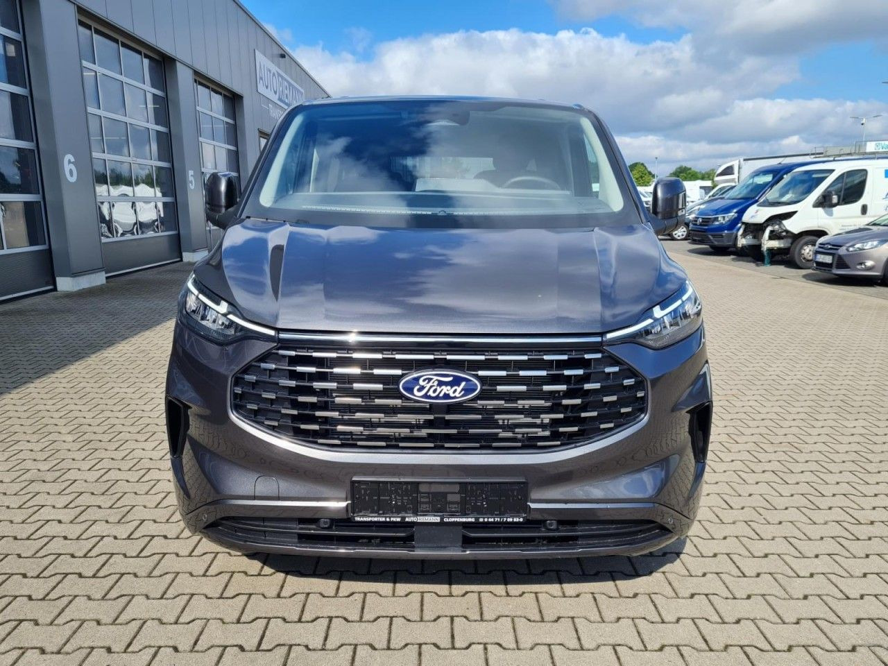 Ford Tourneo Custom 8 Sitze 320 L2 Titanium LED AUTOM - ميكروباص: صورة 2 Ford Tourneo Custom 8 Sitze 320 L2 Titanium LED AUTOM - ميكروباص: صورة 2