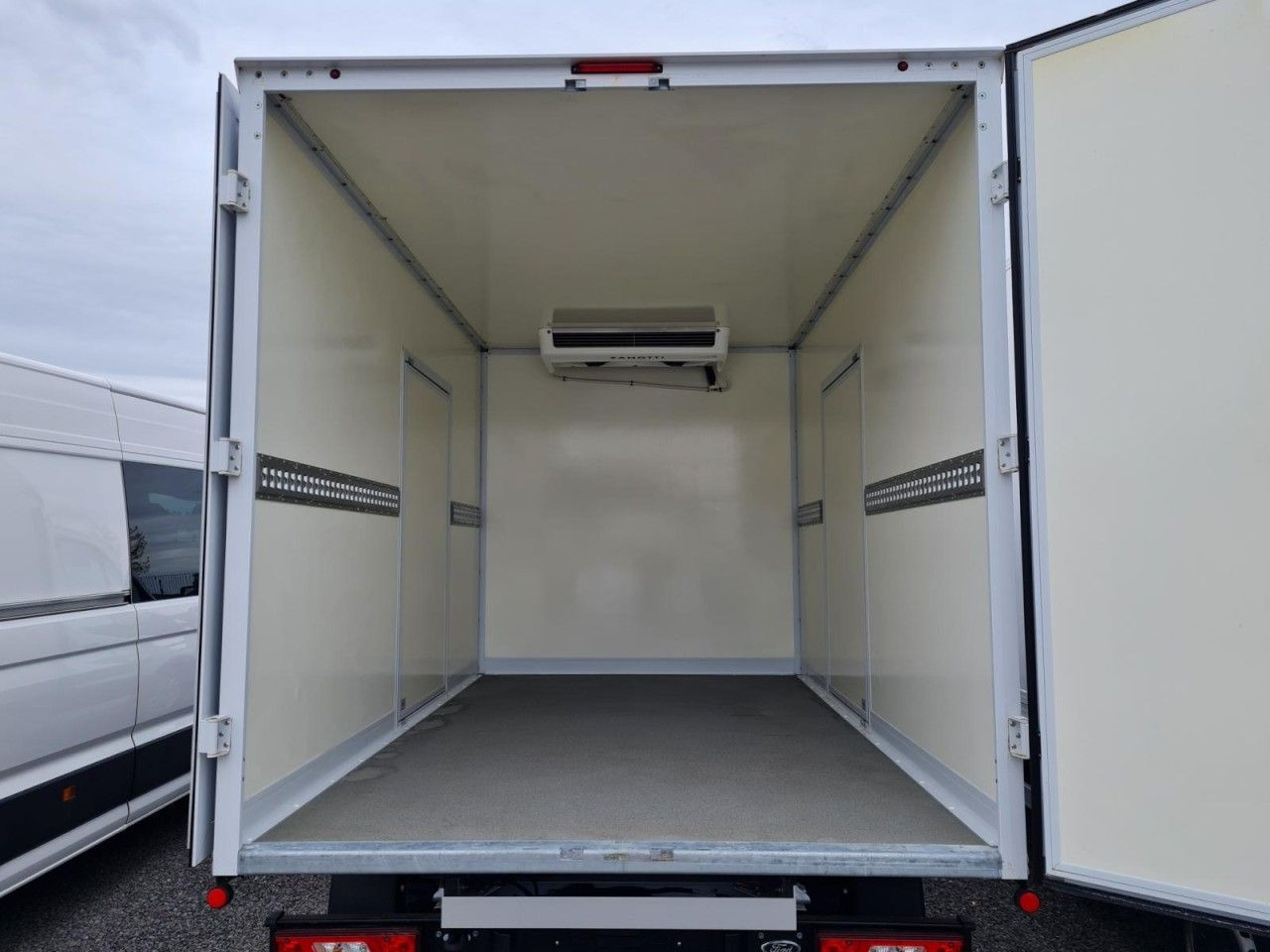 Ford Transit 350 Kühlkoffer STAND+FAHRKÜHLUNG TREND Ford Transit 350 Kühlkoffer STAND+FAHRKÜHLUNG TREND - شاحنة مُبرّدة للتوصيل: صورة 5 Ford Transit 350 Kühlkoffer STAND+FAHRKÜHLUNG TREND Ford Transit 350 Kühlkoffer STAND+FAHRKÜHLUNG TREND - شاحنة مُبرّدة للتوصيل: صورة 5